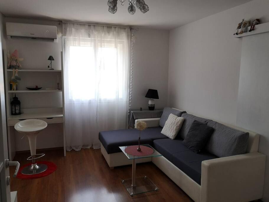 Apartman Leda *